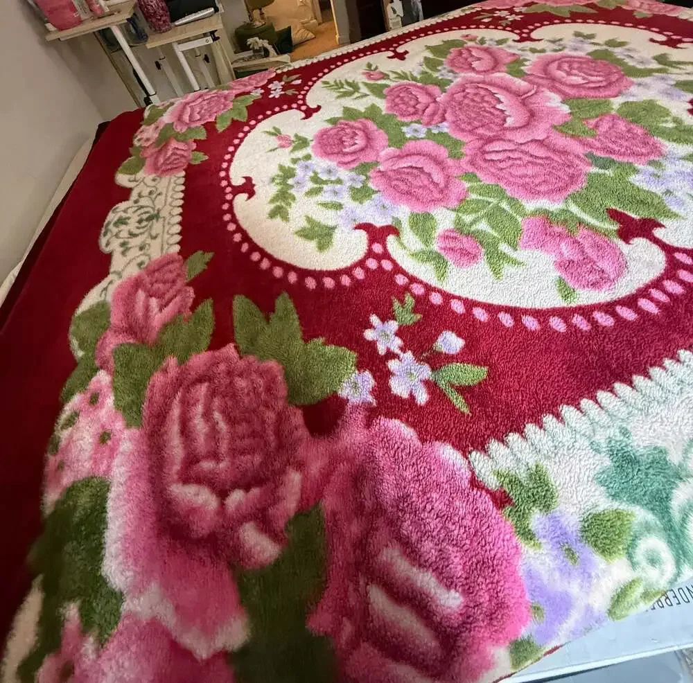 Vintage Korean-Style Heavyweight 2-Ply Raschel Floral Rose Print Plush Blanket